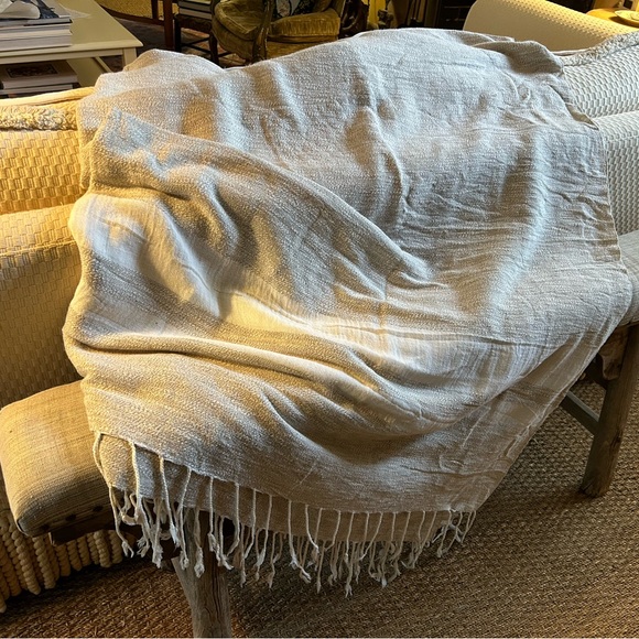Irish throw or coverlet linen cotton 72” X 100” 
Wonderful light throw. On Sale - Picture 6 of 6